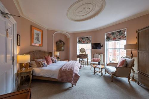 Darwin's Townhouse - image 9