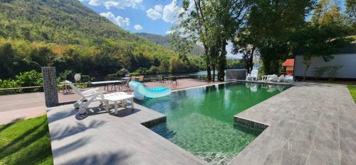 레이크 힐 칸차나부리 리조트 (Lake Hill Kanchanaburi Resort) in 시 사왓