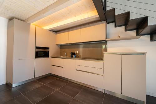 NEW 2024 - ANCIENT GRAVEDONA - where Lake Como classic style meets modern design and comforts - Larihome A41, Gravedona (Foto 7)