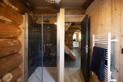Shower, Gites en rondins de Vassiviere - Les Fustes de Plazanet in Faux-la-Montagne