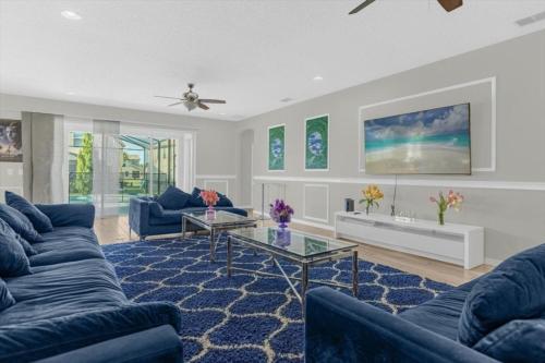 Spacious 14BR 11Bath Pool Home in Great Location home in Davenport, USA