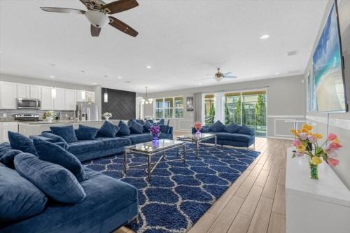 Spacious 14BR 11Bath Pool Home in Great Location home in Davenport, USA
