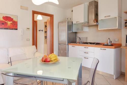 Kjøkken, GuestHost - Equestrian Apt With Private Parking in Battifolle