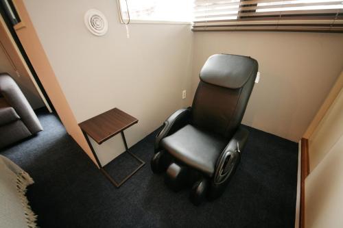 Standard Room (Two Small Double Beds) with Kitchen - Non-Smoking - No Cleaning for Consecutive Night Stays image 6