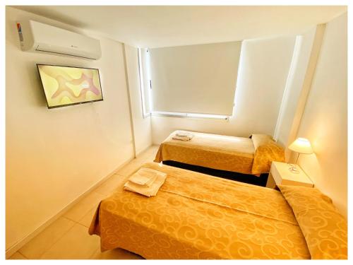 1 queen bed, 1 sofa bed