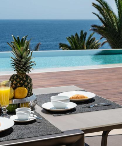 beranda/teres, SERENITY by Buenavilla in Costa Calero