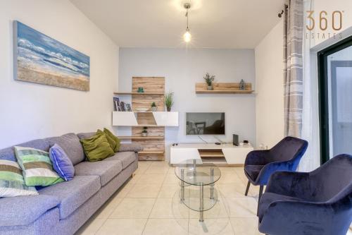 A lovely 2Br home just off Spinola Bay by 360 Estates