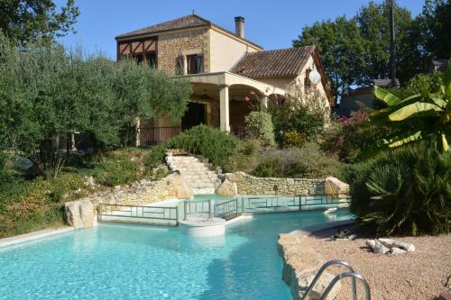 Villa avec piscine dans un parc de 5200M² en plein coeur du Périgord Noir - Location, gîte - Mauzens-et-Miremont