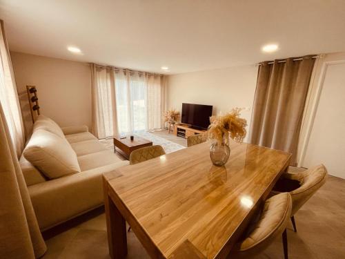 Le Belvédère Cévenol - Gîte en Cévennes (Suite Villa Eden du Belvedere Cevenol - Gite en Cevennes au calme absolu et vue panoramique - Piscin) in แซ็ง-มาร์แต็ง-เดอ-บูโบ