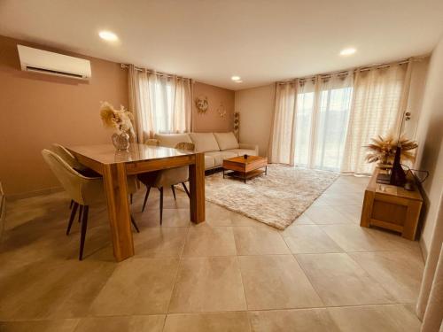 Le Belvédère Cévenol - Gîte en Cévennes (Suite Villa Eden du Belvedere Cevenol - Gite en Cevennes au calme absolu et vue panoramique - Piscin) in แซ็ง-มาร์แต็ง-เดอ-บูโบ