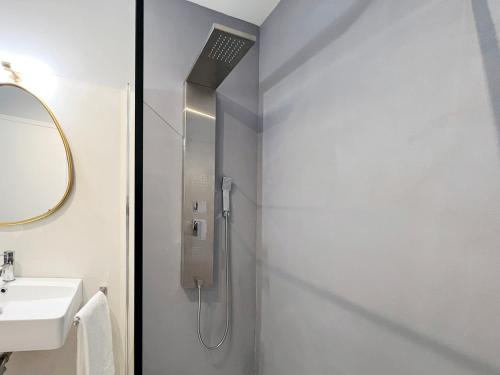 Glamorous flat with Jacuzzi, king size bed and small balcony, Perugia (foto 9)