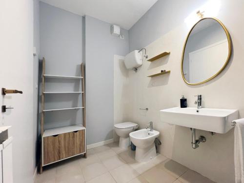 Glamorous flat with Jacuzzi, king size bed and small balcony, Perugia (foto 8)