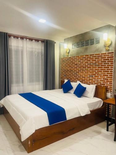 Junior Suite with Balcony room in Roya Khmer House