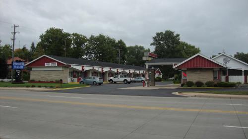 Pinconning Trail Inn Motel