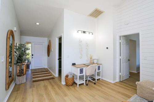 Sunny Naples 3BR Retreat with Solar Heated Pool and BBQ