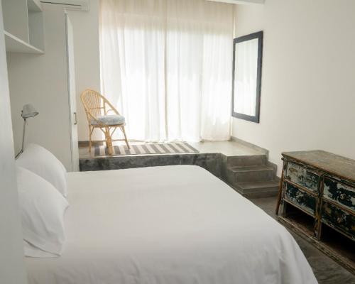 Standard Double Room image 3