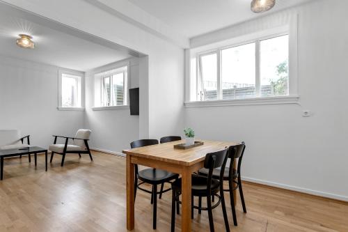 One-Bedroom Apartment image 4