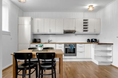 One-Bedroom Apartment image 9