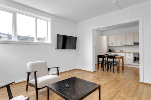 One-Bedroom Apartment image 3