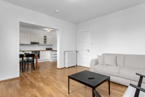 One-Bedroom Apartment image 2