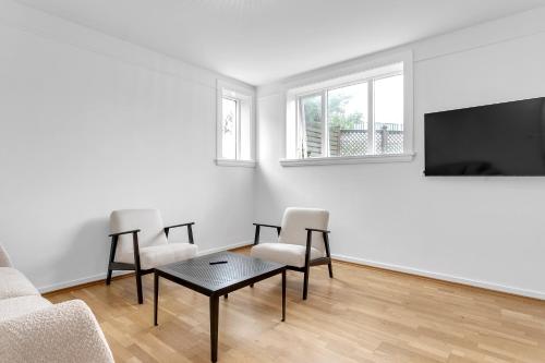 One-Bedroom Apartment image 1