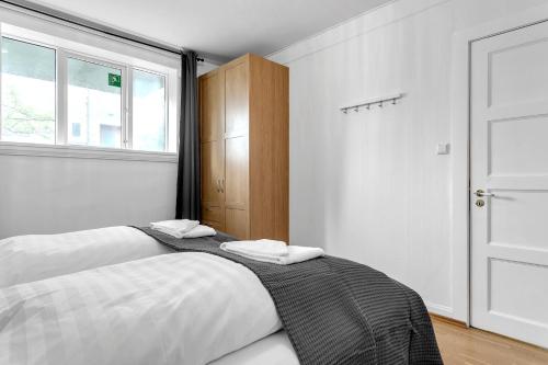 One-Bedroom Apartment image 7