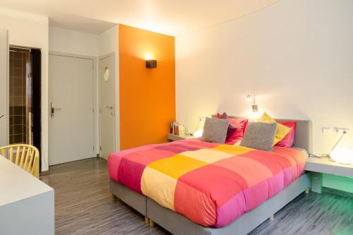 Double Room with Balcony image 4