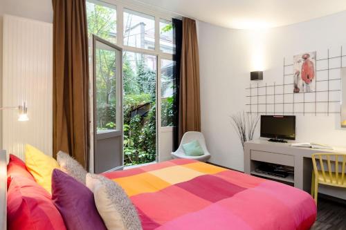 Double Room with Balcony room in BXLROOM Guesthouse