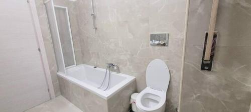 Cozy room in a SHARED apartment close to Linate airport stanza in appartamento condiviso a due passi da Milano Linate, Mediolan (zdjęcie 5)