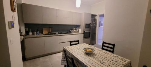 Cozy room in a SHARED apartment close to Linate airport stanza in appartamento condiviso a due passi da Milano Linate, Mediolan (zdjęcie 10)