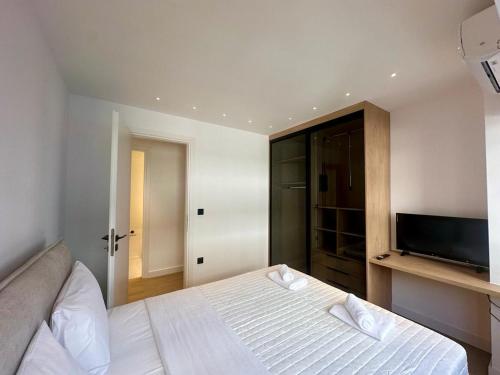 BlueMotion - CruiseHub 2B, Athens