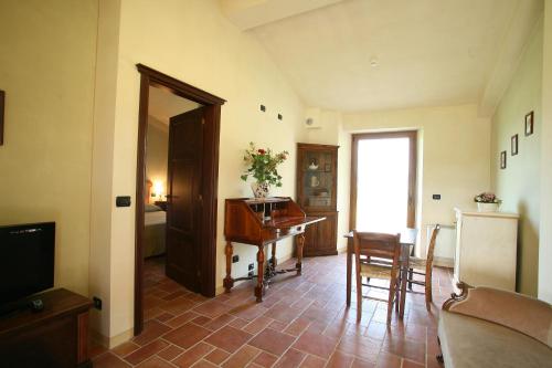 One-Bedroom Apartment first floor image 6