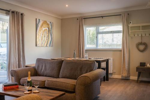 Stone's Throw Away from the English Channel! -Family and Dog Friendly in Wootton Bridge