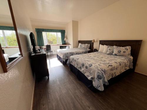 2 double beds