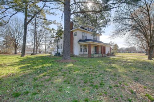 Expansive Wheatley Home about 65 Mi to Memphis!