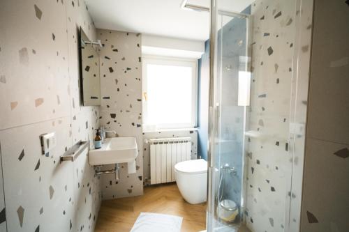 3 bedrooms, 5 beds