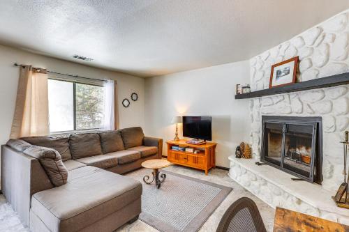 Arrowbear Lake Vacation Rental about 5 Mi to Skiing!