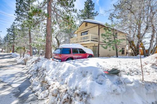 Arrowbear Lake Vacation Rental about 5 Mi to Skiing!