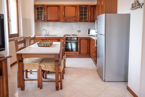 C012 - Camerano, bilocale con doppi servizi e giardino panoramico