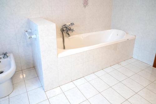 C012 - Camerano, bilocale con doppi servizi e giardino panoramico