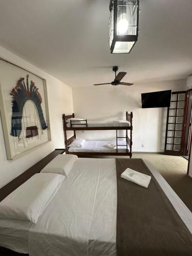 1 double bed, 1 bunk bed