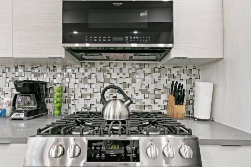 Relaxing 3BR Apt with King Beds & Washer - Lawndale 1 & 2 rep in Logan Square
