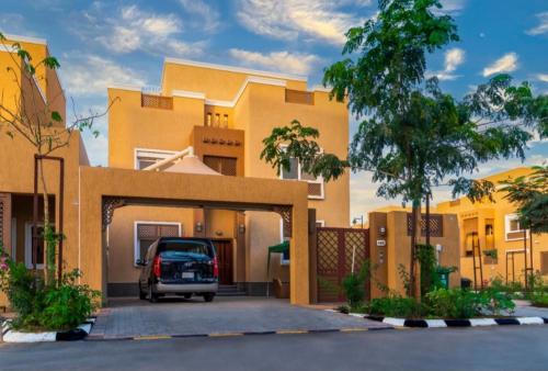 Villa in Al Madinah in compound فيلا في المدينة