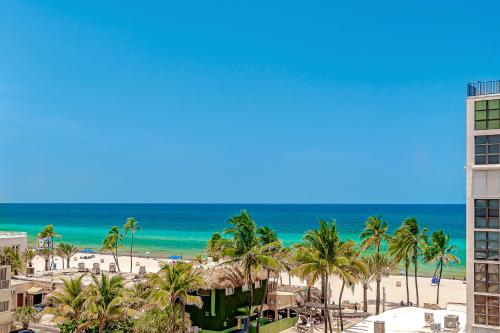 Hollywood Beach Rooftop Pool Balcony in Hollywood, USA