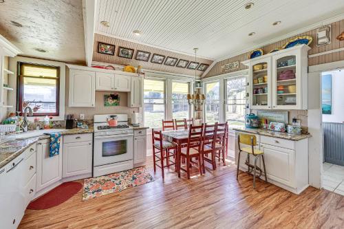 Eclectic Wildomar Home 6 Mi to Santa Rosa Plateau in Wildomar, USA