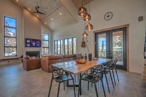NEW Hot Tub Haven with Panoramic View - Blue River near McCullough Gulch Trailhead