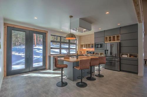 NEW Hot Tub Haven with Panoramic View - Blue River near McCullough Gulch Trailhead