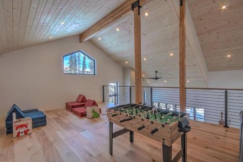 NEW Hot Tub Haven with Panoramic View - Blue River near McCullough Gulch Trailhead