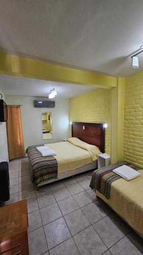 1 double bed, 1 twin bed