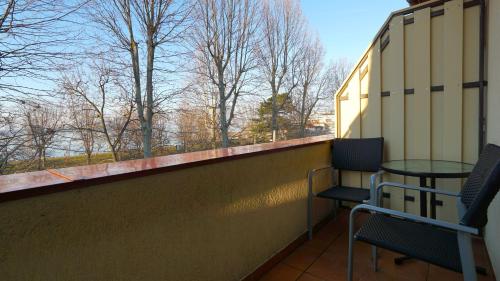 Double Room with Balcony image 7